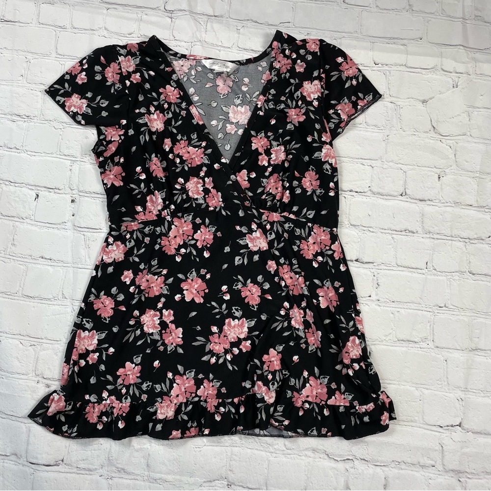 Marilyn Monroe Black and Pink Floral Wrap Top with Cap Sleeve Size M